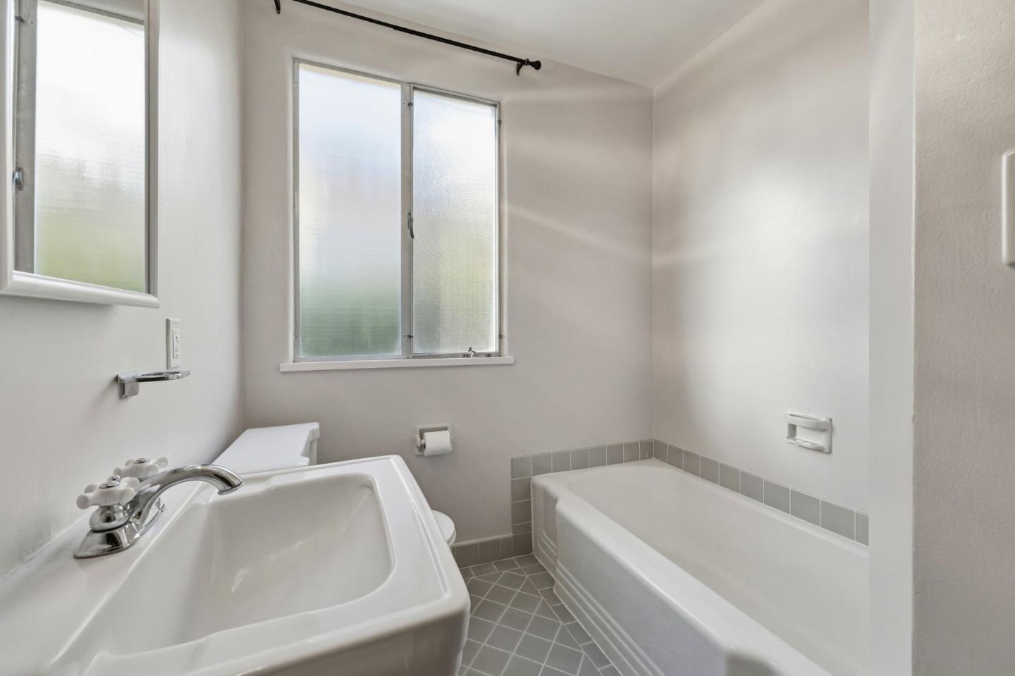 Detail Gallery Image 15 of 21 For 24 Baytree Way, San Mateo,  CA 94402 - – Beds | – Baths