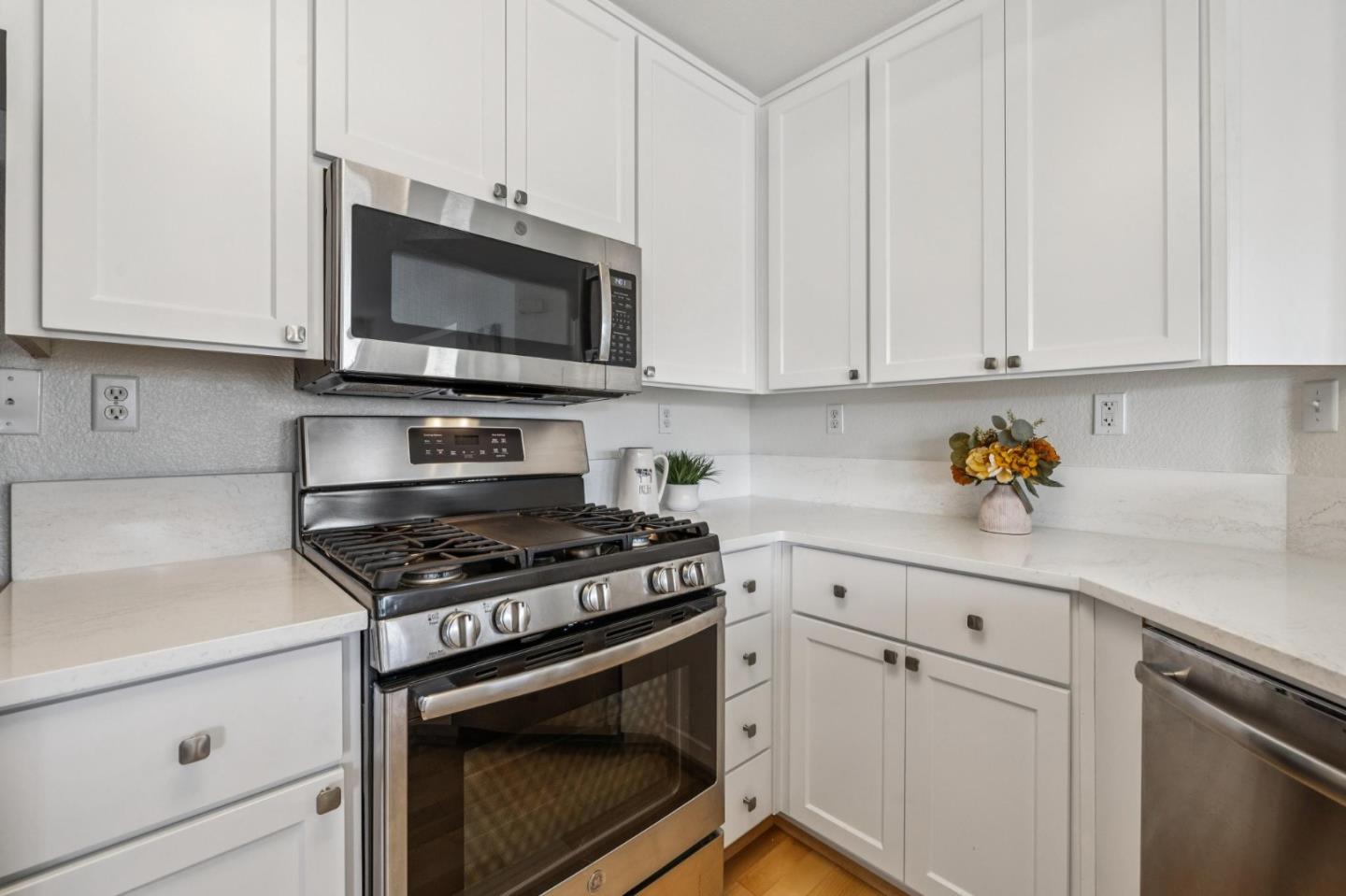 Detail Gallery Image 23 of 43 For 200 Baltic Cir #232,  Redwood City,  CA 94065 - 1 Beds | 1/1 Baths