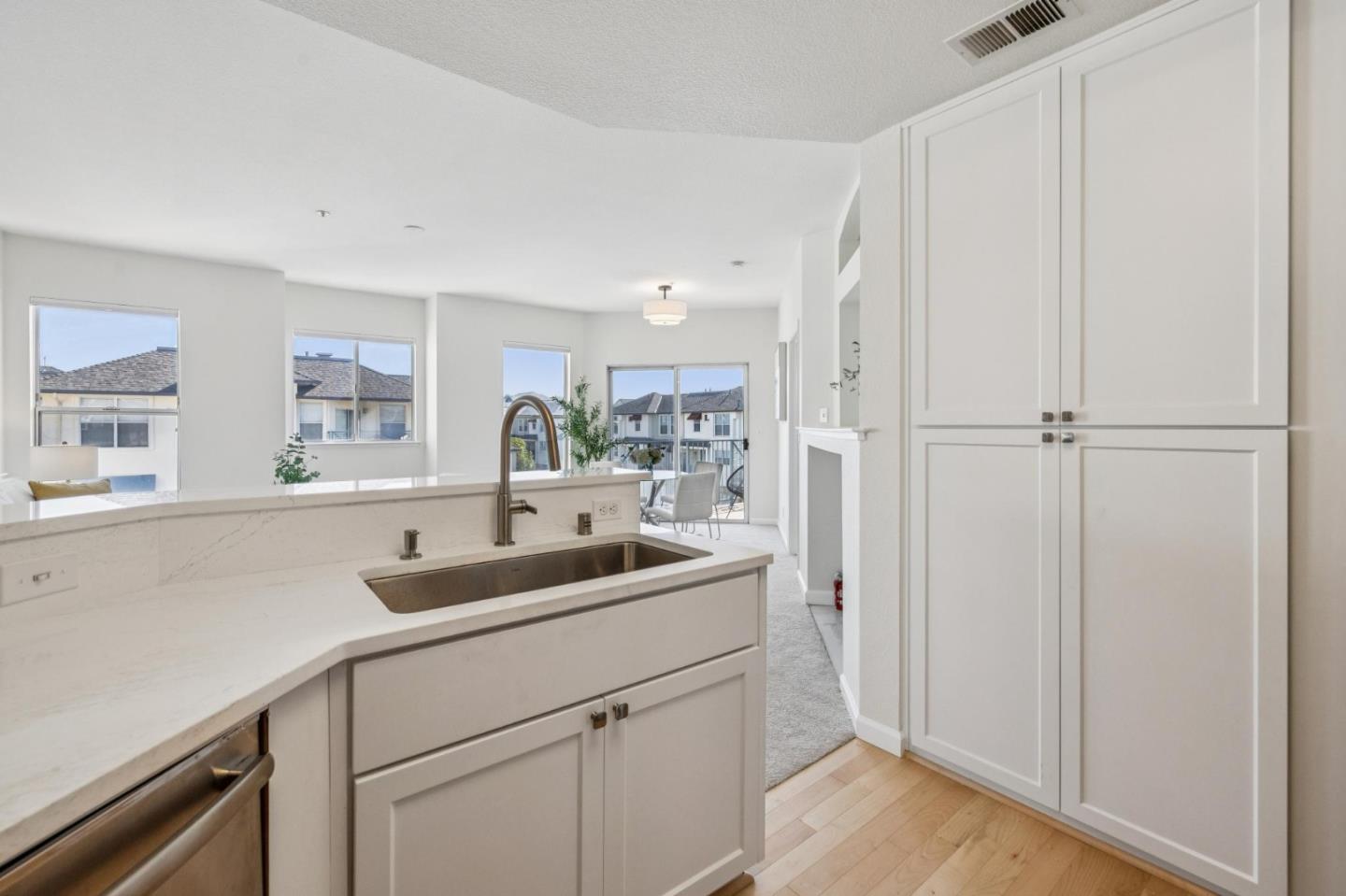 Detail Gallery Image 24 of 43 For 200 Baltic Cir #232,  Redwood City,  CA 94065 - 1 Beds | 1/1 Baths