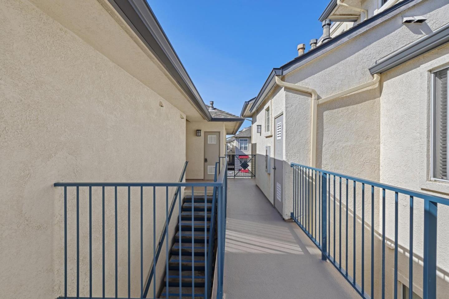 Detail Gallery Image 4 of 43 For 200 Baltic Cir #232,  Redwood City,  CA 94065 - 1 Beds | 1/1 Baths