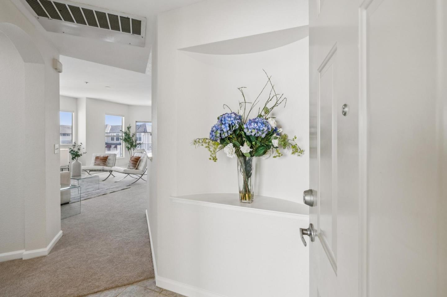 Detail Gallery Image 6 of 43 For 200 Baltic Cir #232,  Redwood City,  CA 94065 - 1 Beds | 1/1 Baths