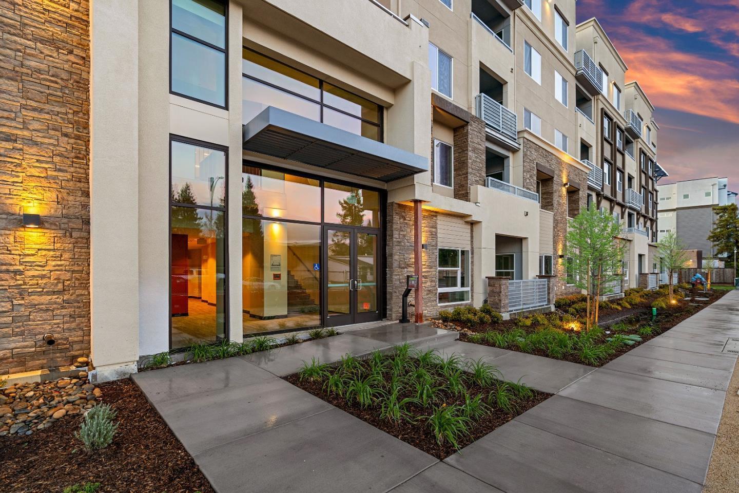 Detail Gallery Image 8 of 16 For 1853 Almaden Rd #322,  San Jose,  CA 95125 - 2 Beds | 2 Baths