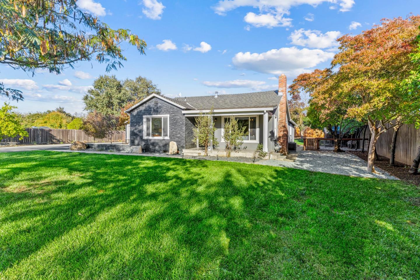 Detail Gallery Image 3 of 86 For 11840 Foothill Ave, Gilroy,  CA 95020 - 3 Beds | 2 Baths