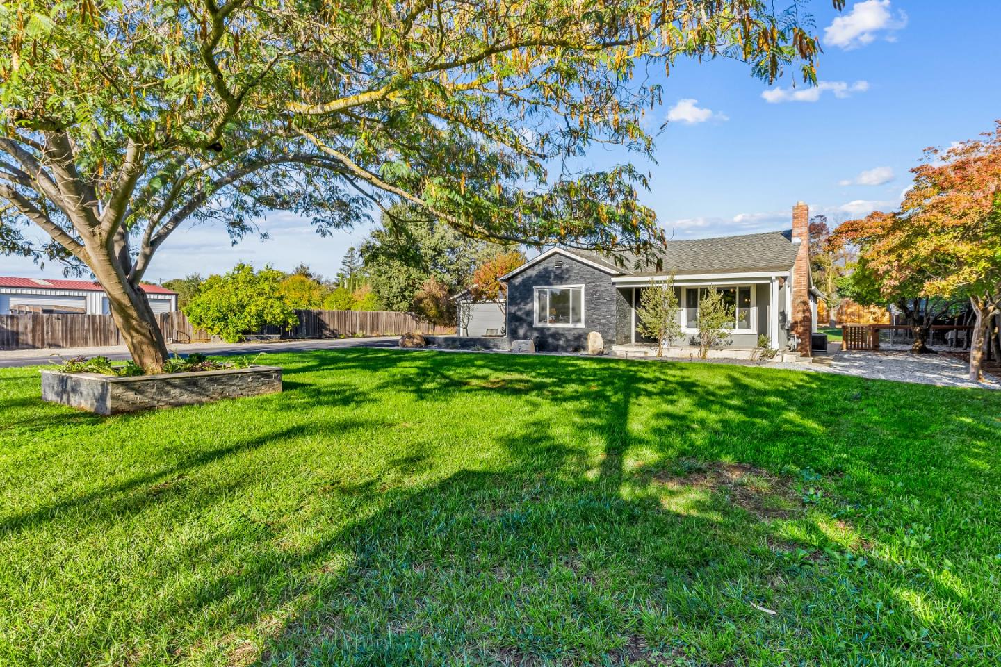 Detail Gallery Image 4 of 86 For 11840 Foothill Ave, Gilroy,  CA 95020 - 3 Beds | 2 Baths