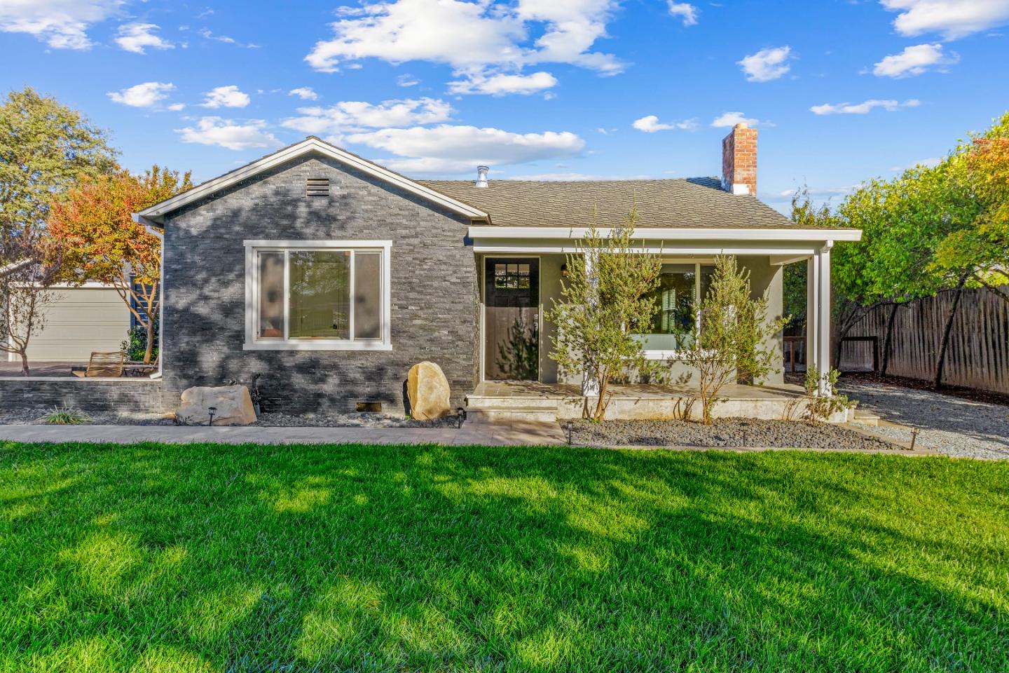 Detail Gallery Image 5 of 86 For 11840 Foothill Ave, Gilroy,  CA 95020 - 3 Beds | 2 Baths