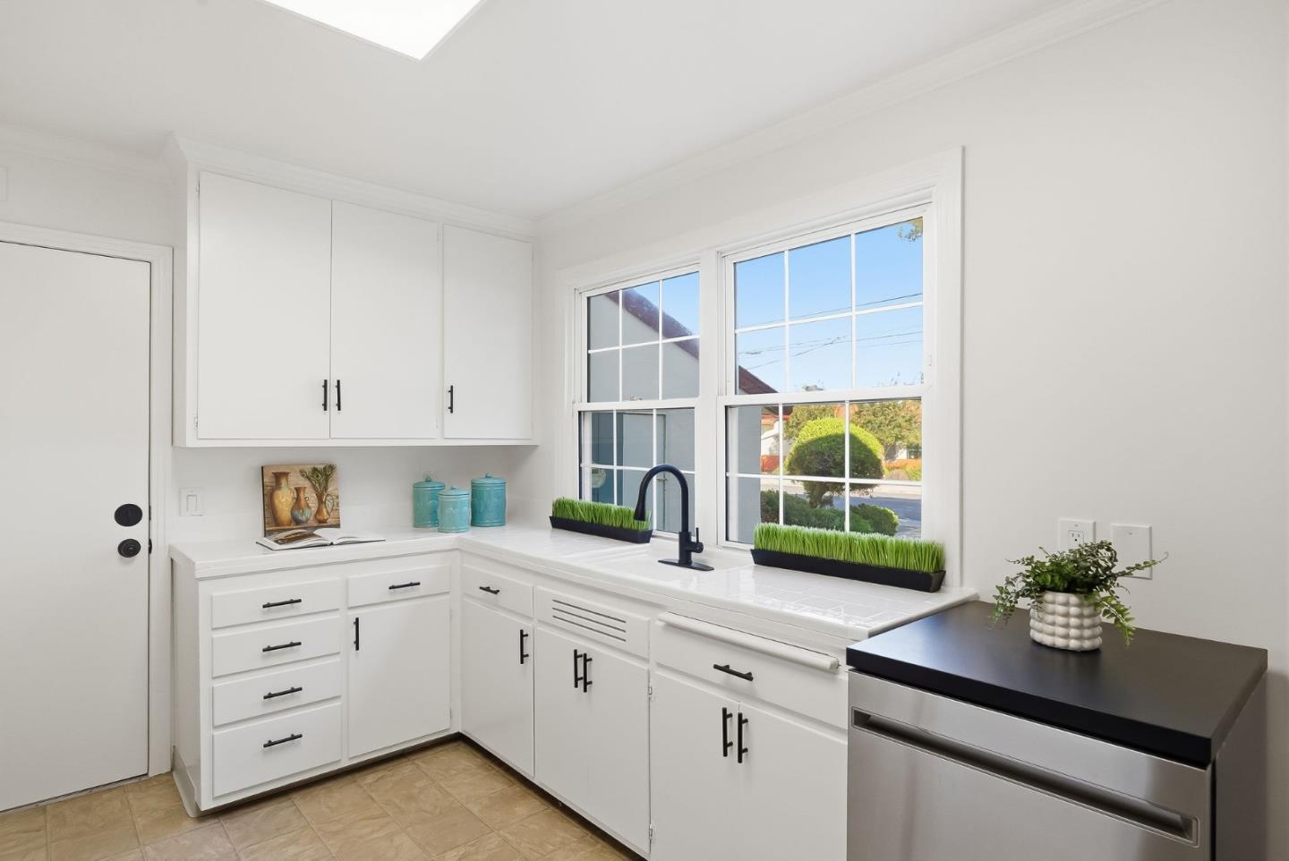 Detail Gallery Image 10 of 27 For 232 Hazelton Ave, Sunnyvale,  CA 94085 - 3 Beds | 1 Baths