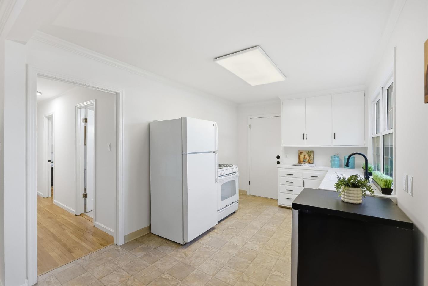 Detail Gallery Image 11 of 27 For 232 Hazelton Ave, Sunnyvale,  CA 94085 - 3 Beds | 1 Baths