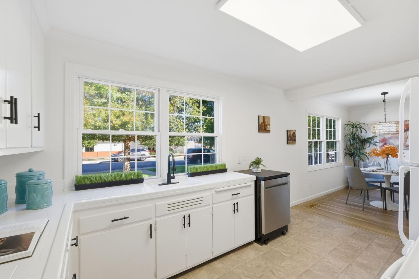 Detail Gallery Image 9 of 27 For 232 Hazelton Ave, Sunnyvale,  CA 94085 - 3 Beds | 1 Baths