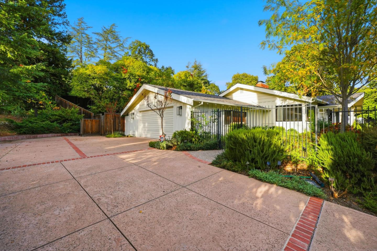 Detail Gallery Image 4 of 42 For 1049 Scots Ln, Walnut Creek,  CA 94596 - 3 Beds | 3/1 Baths