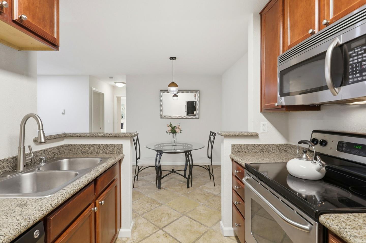 Detail Gallery Image 10 of 35 For 850 Catkin Ct, San Jose,  CA 95128 - 2 Beds | 2 Baths