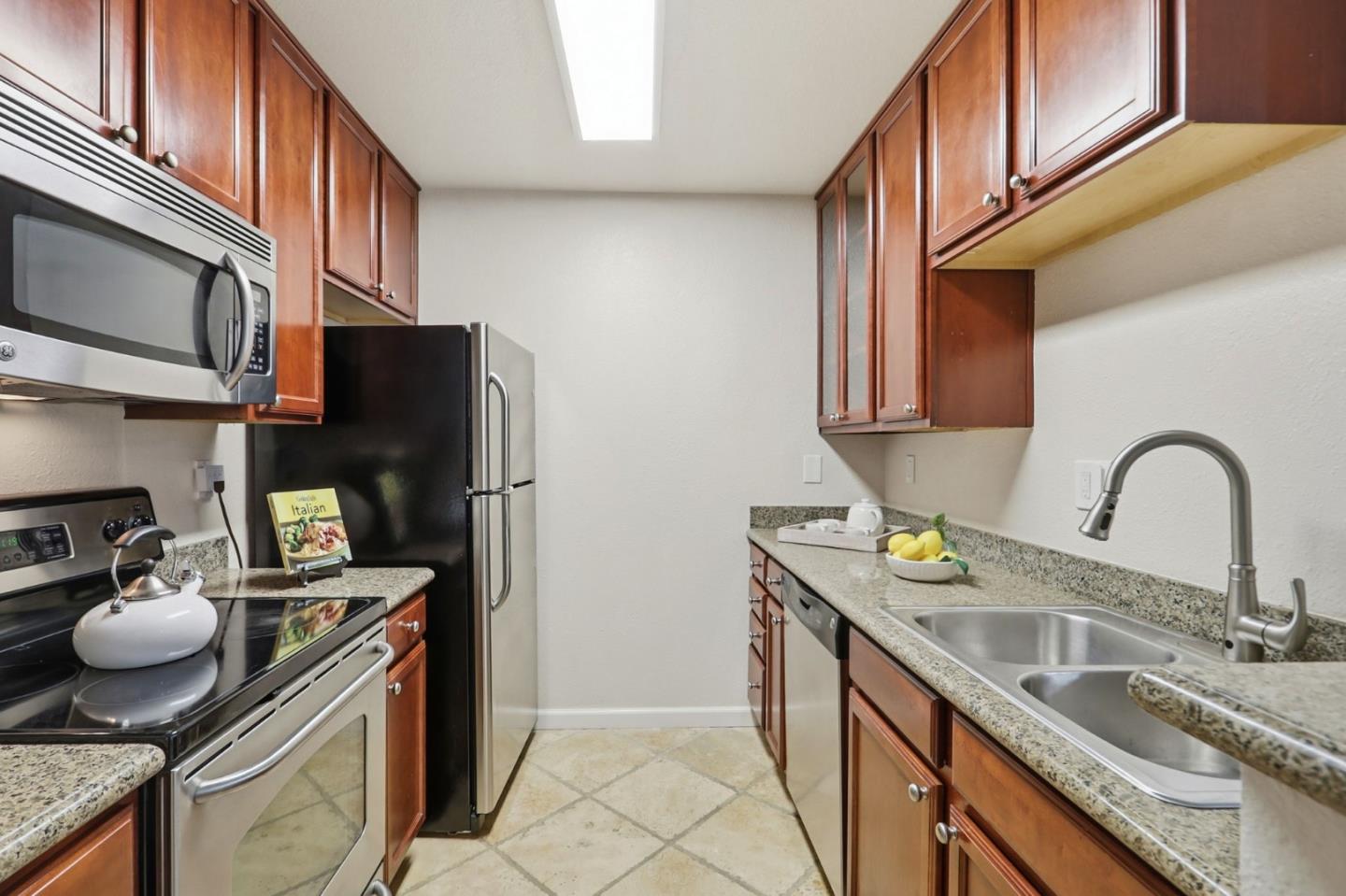 Detail Gallery Image 7 of 35 For 850 Catkin Ct, San Jose,  CA 95128 - 2 Beds | 2 Baths