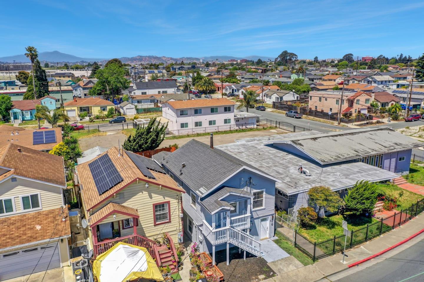 Detail Gallery Image 2 of 40 For 319 S 37th St, Richmond,  CA 94804 - 4 Beds | 2 Baths