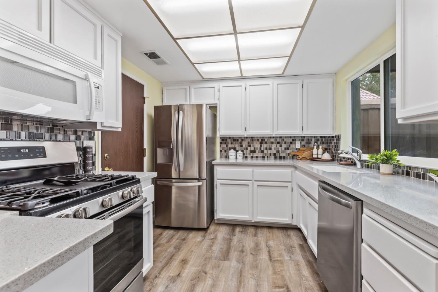 Detail Gallery Image 10 of 30 For 1006 Sylvan Meadows Dr, Modesto,  CA 95356 - 2 Beds | 2 Baths