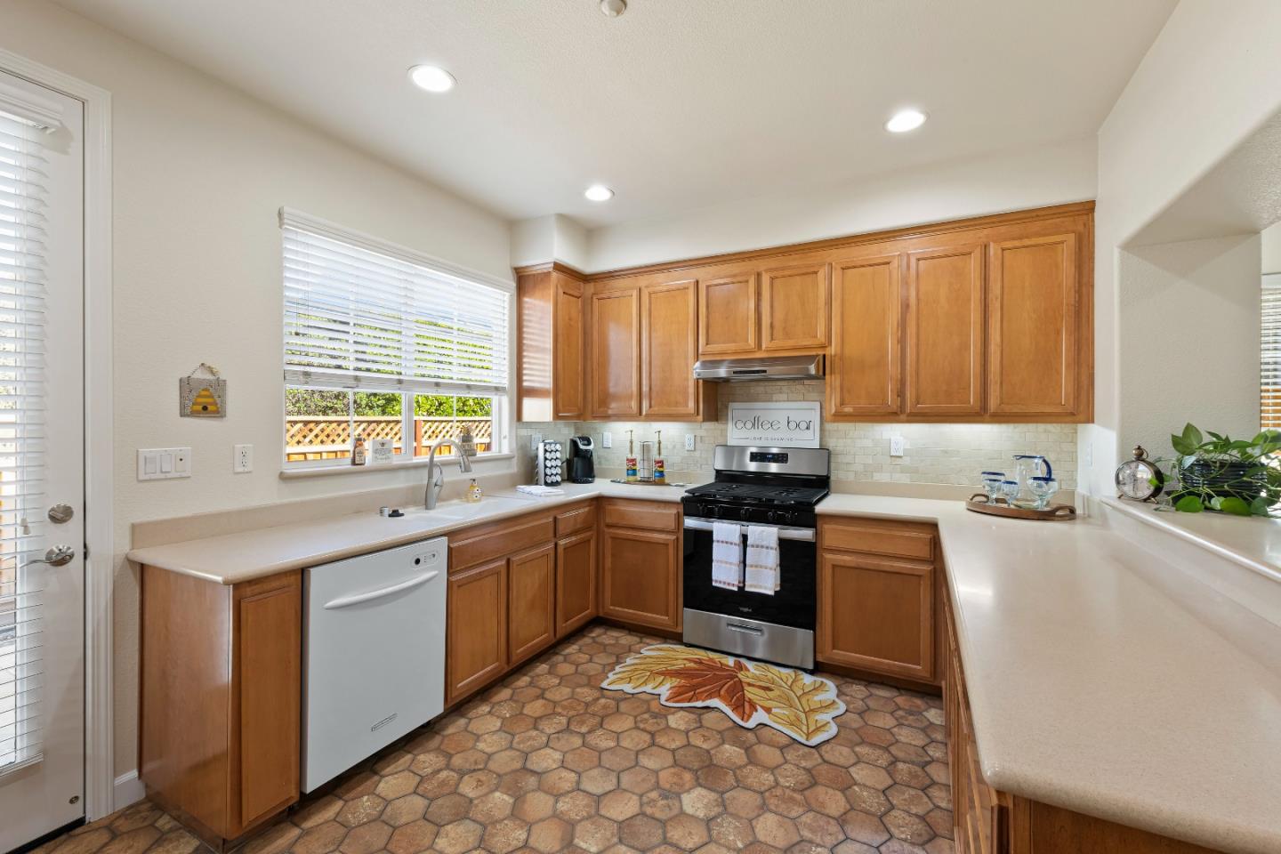 Detail Gallery Image 10 of 26 For 1355 Cypress Ct, Gilroy,  CA 95020 - 2 Beds | 2 Baths