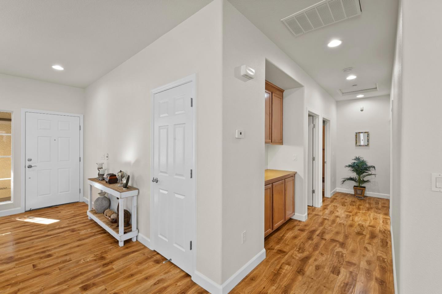 Detail Gallery Image 11 of 26 For 1355 Cypress Ct, Gilroy,  CA 95020 - 2 Beds | 2 Baths