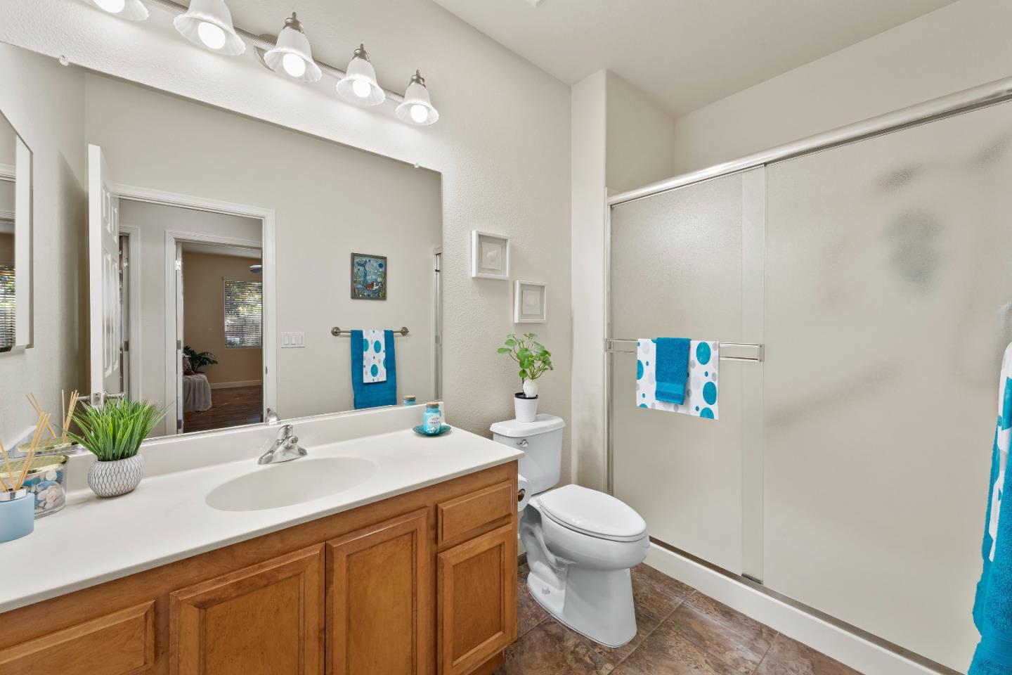 Detail Gallery Image 14 of 26 For 1355 Cypress Ct, Gilroy,  CA 95020 - 2 Beds | 2 Baths
