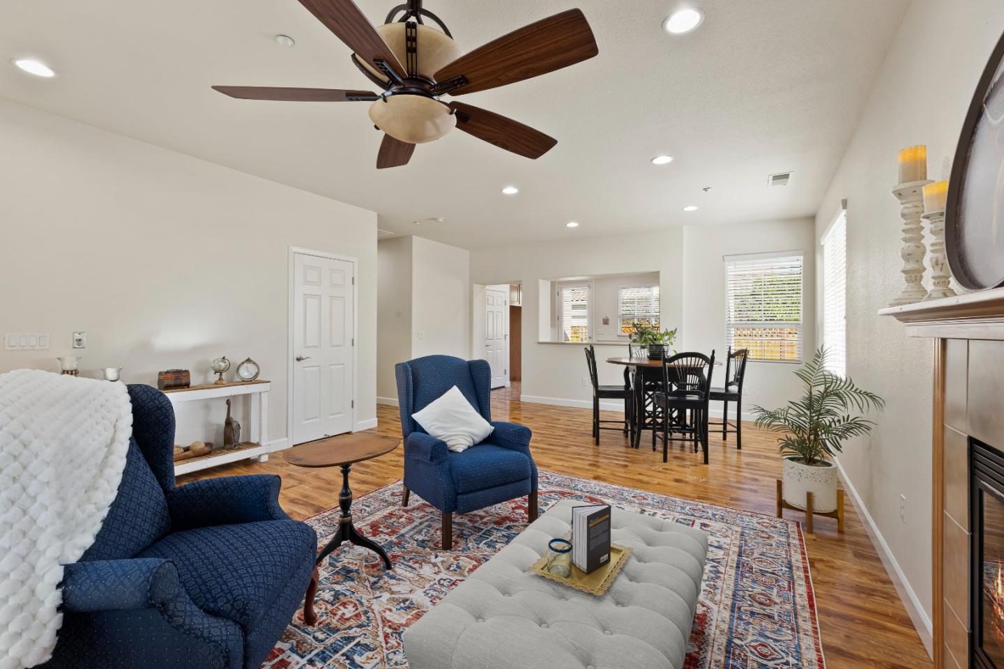 Detail Gallery Image 4 of 26 For 1355 Cypress Ct, Gilroy,  CA 95020 - 2 Beds | 2 Baths