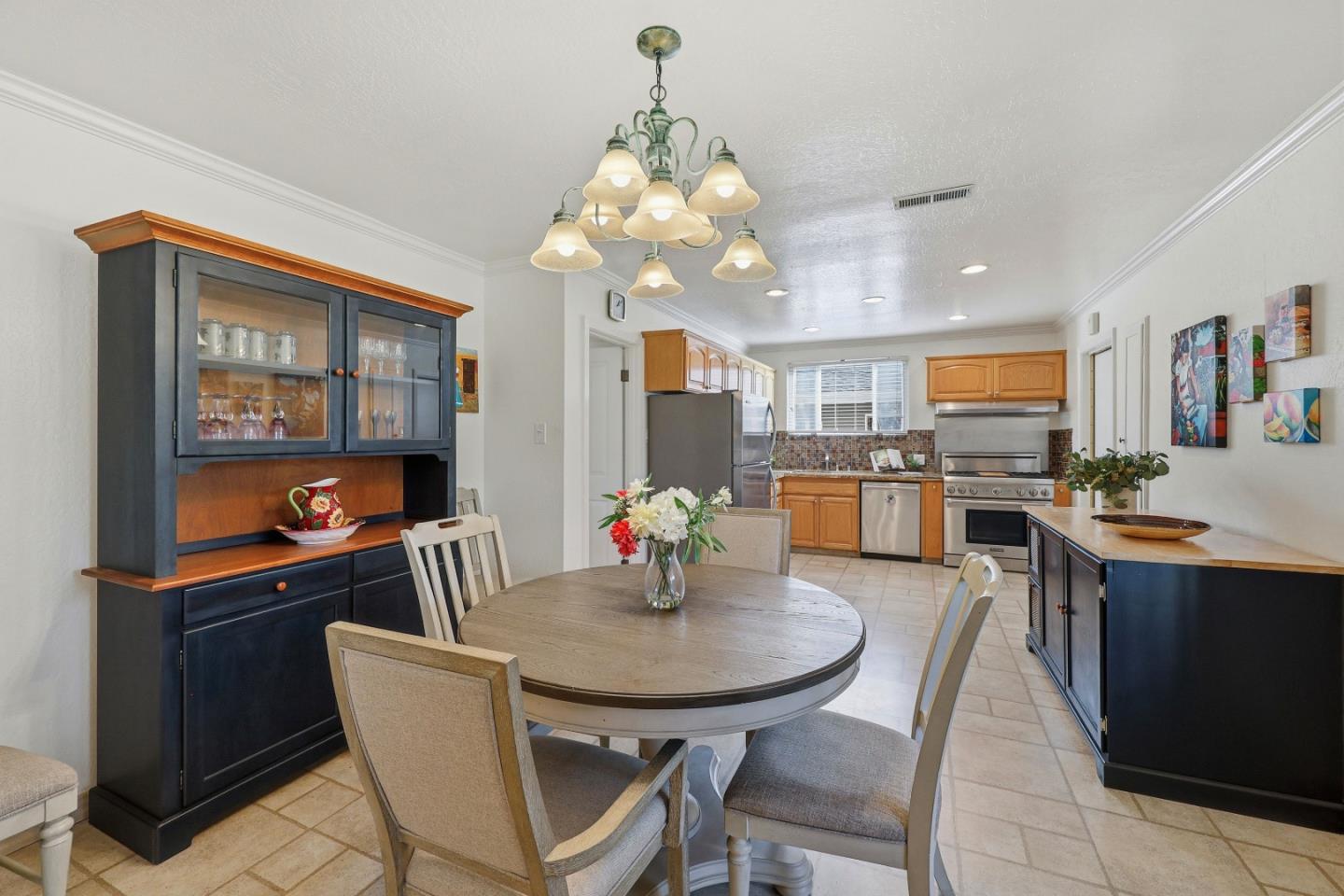 Detail Gallery Image 14 of 40 For 532 Theresa Dr, South San Francisco,  CA 94080 - 3 Beds | 2 Baths