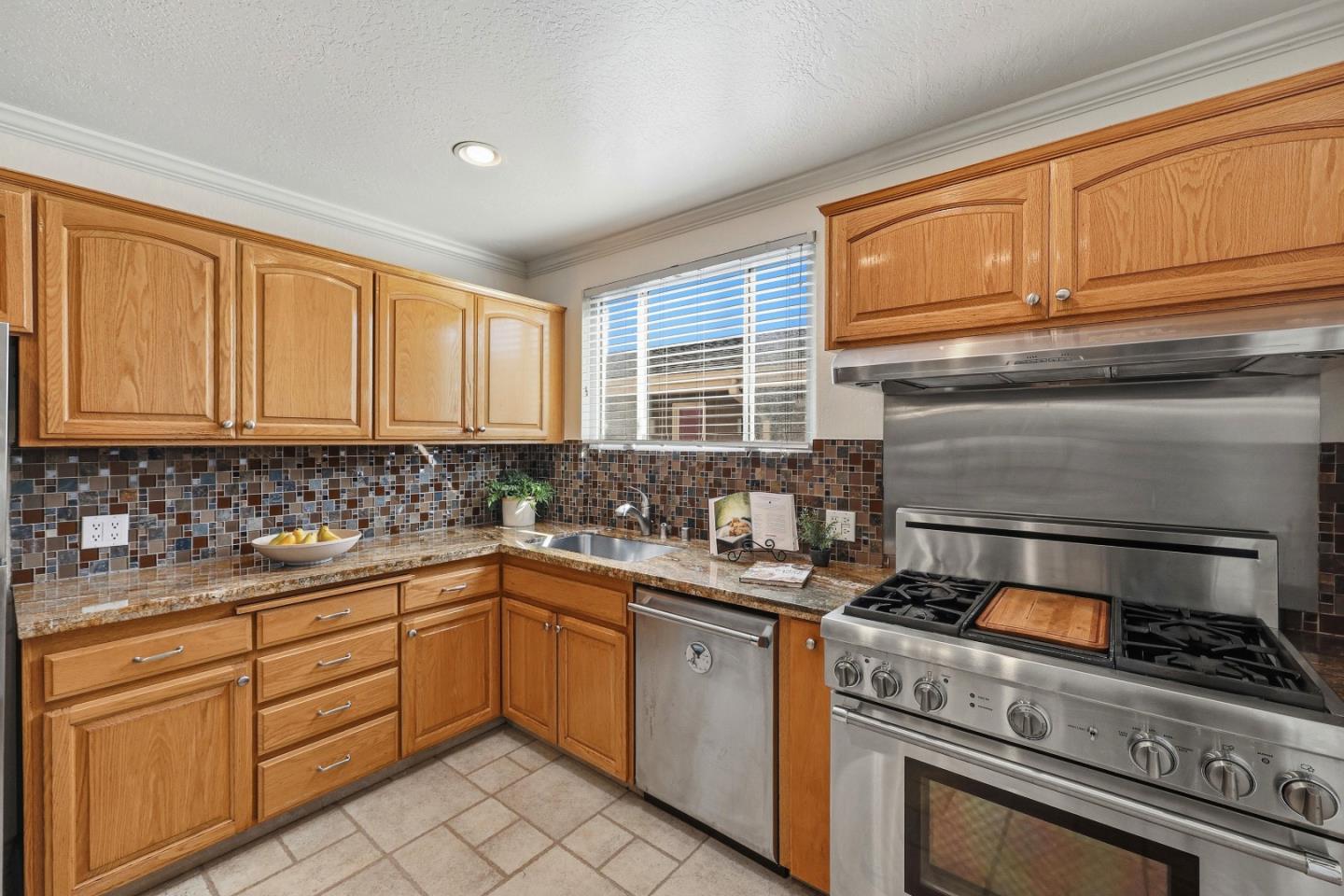 Detail Gallery Image 17 of 40 For 532 Theresa Dr, South San Francisco,  CA 94080 - 3 Beds | 2 Baths