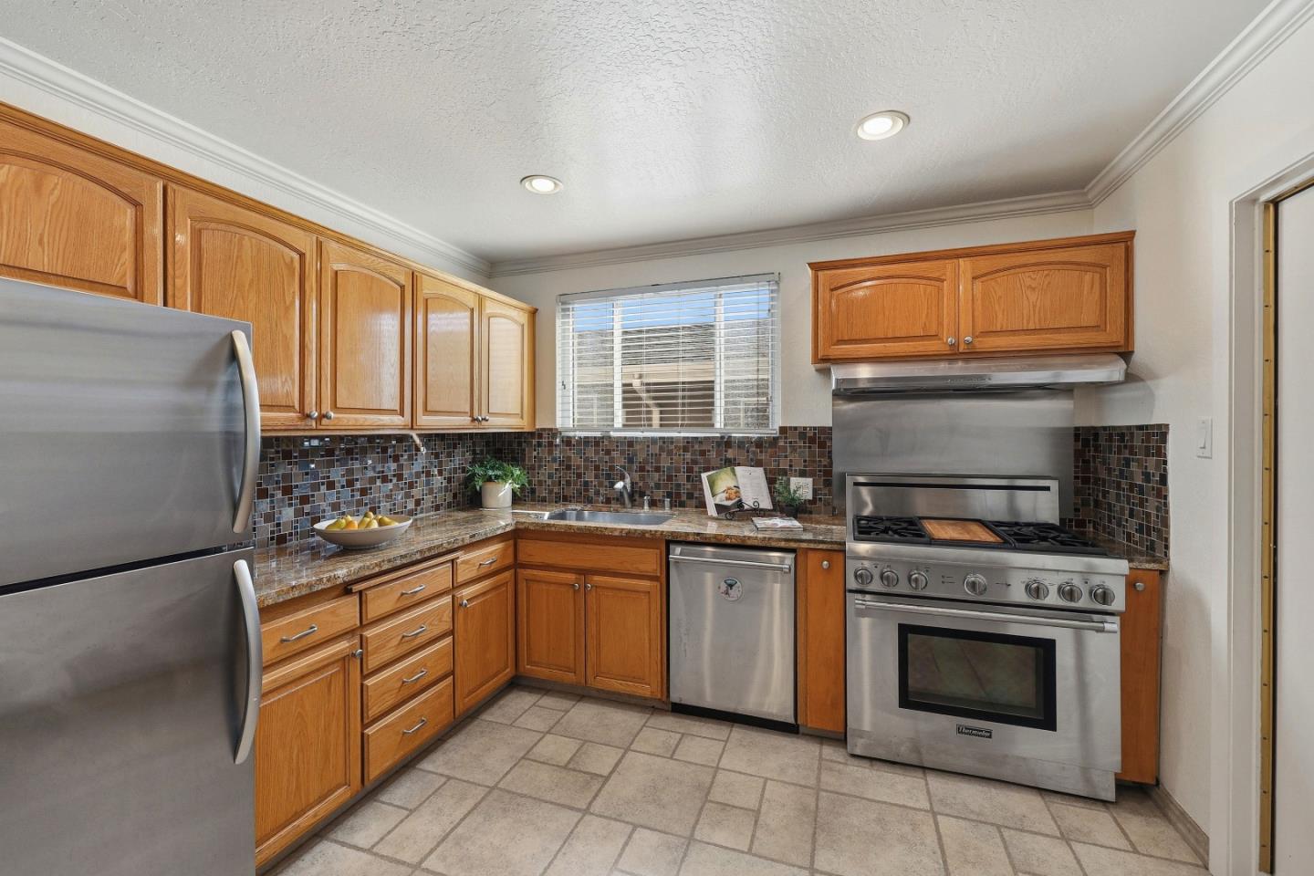 Detail Gallery Image 18 of 40 For 532 Theresa Dr, South San Francisco,  CA 94080 - 3 Beds | 2 Baths