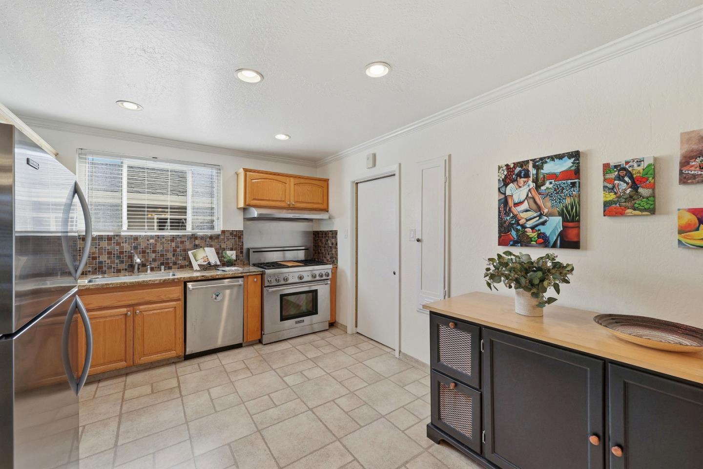 Detail Gallery Image 19 of 40 For 532 Theresa Dr, South San Francisco,  CA 94080 - 3 Beds | 2 Baths
