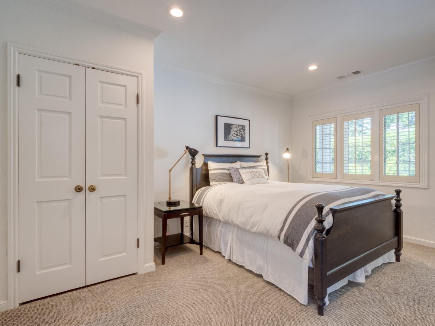 Detail Gallery Image 4 of 8 For 8 Robert South Dr, Menlo Park,  CA 94025 - 1 Beds | 1 Baths