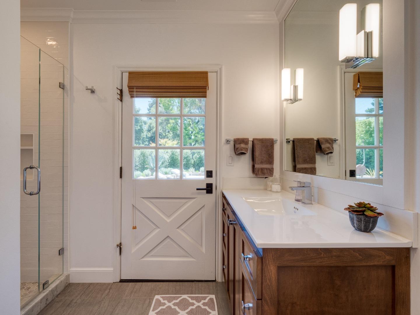 Detail Gallery Image 5 of 8 For 8 Robert South Dr, Menlo Park,  CA 94025 - 1 Beds | 1 Baths