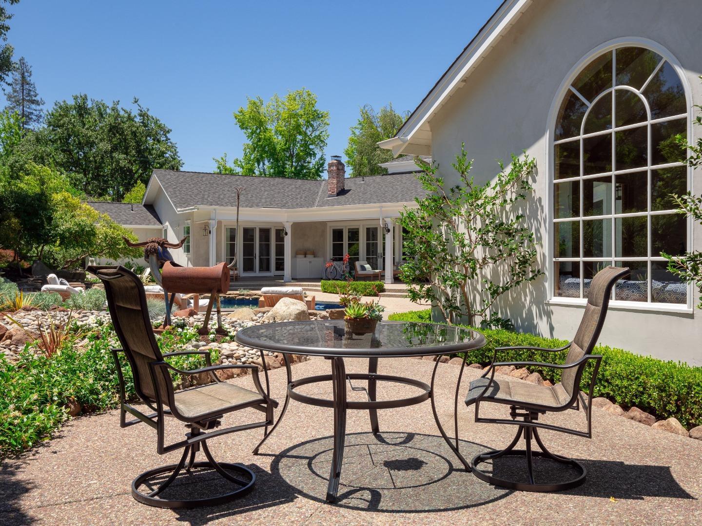 Detail Gallery Image 7 of 8 For 8 Robert South Dr, Menlo Park,  CA 94025 - 1 Beds | 1 Baths