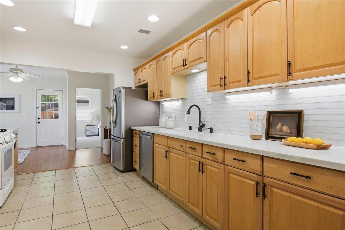 Detail Gallery Image 9 of 28 For 1864 Park Ave, San Jose,  CA 95126 - 3 Beds | 2 Baths