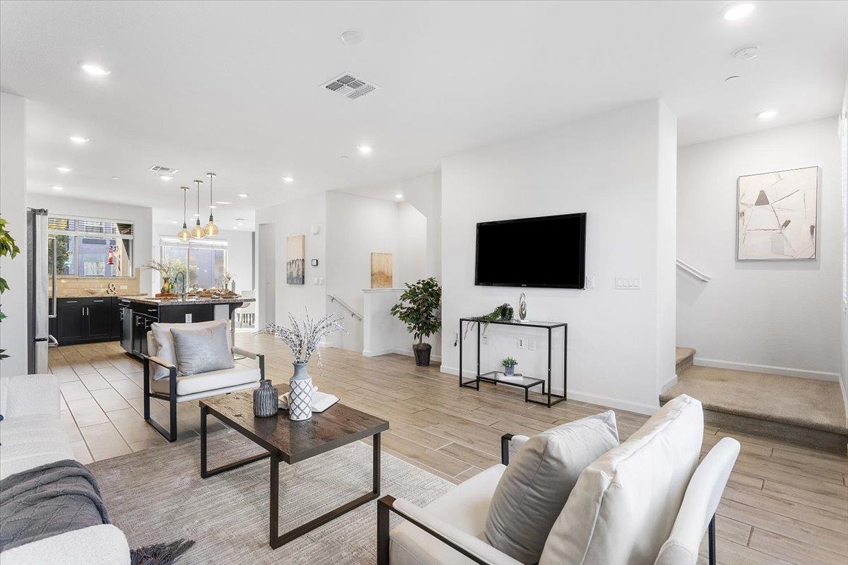 Detail Gallery Image 11 of 34 For 25218 Parklane Dr, Hayward,  CA 94544 - 4 Beds | 3/1 Baths