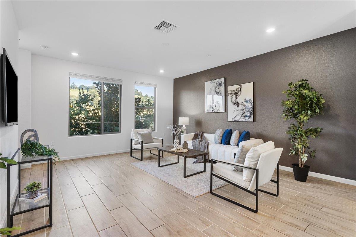 Detail Gallery Image 12 of 34 For 25218 Parklane Dr, Hayward,  CA 94544 - 4 Beds | 3/1 Baths