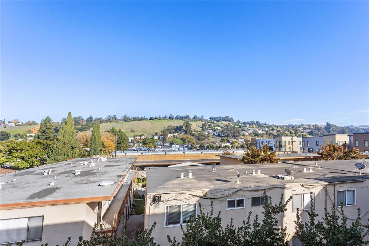 Detail Gallery Image 16 of 34 For 25218 Parklane Dr, Hayward,  CA 94544 - 4 Beds | 3/1 Baths