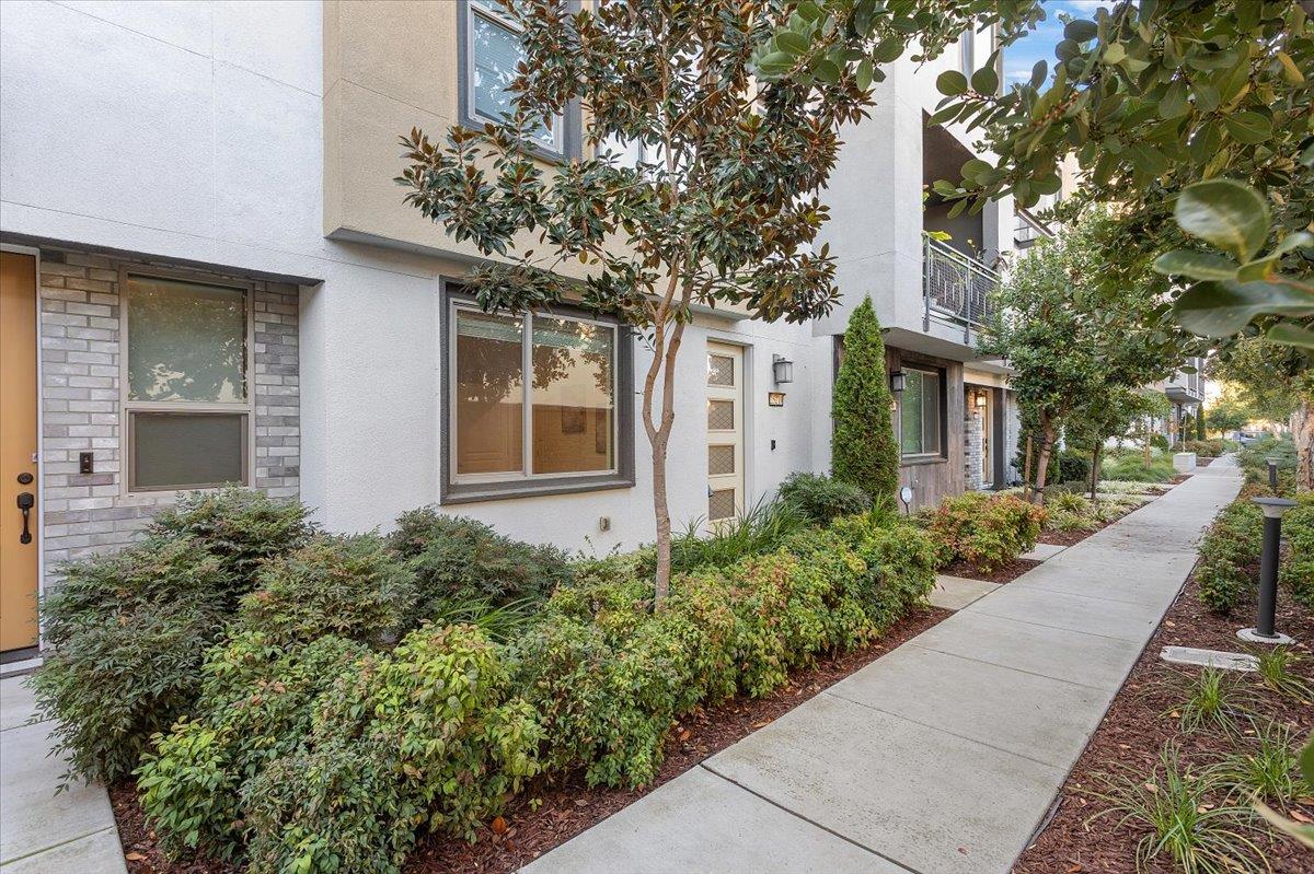 Detail Gallery Image 2 of 34 For 25218 Parklane Dr, Hayward,  CA 94544 - 4 Beds | 3/1 Baths