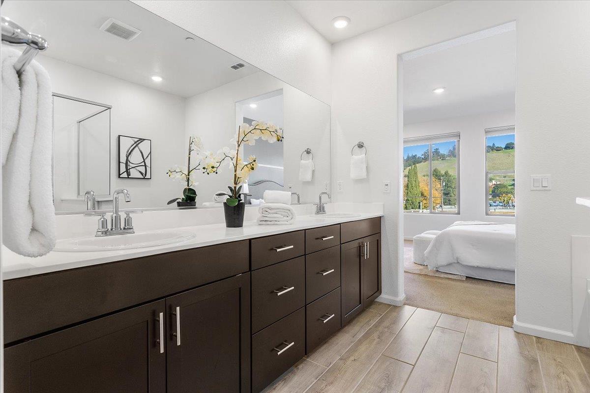 Detail Gallery Image 20 of 34 For 25218 Parklane Dr, Hayward,  CA 94544 - 4 Beds | 3/1 Baths