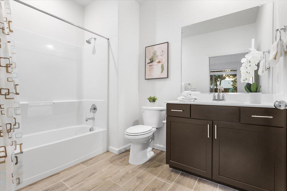 Detail Gallery Image 5 of 34 For 25218 Parklane Dr, Hayward,  CA 94544 - 4 Beds | 3/1 Baths