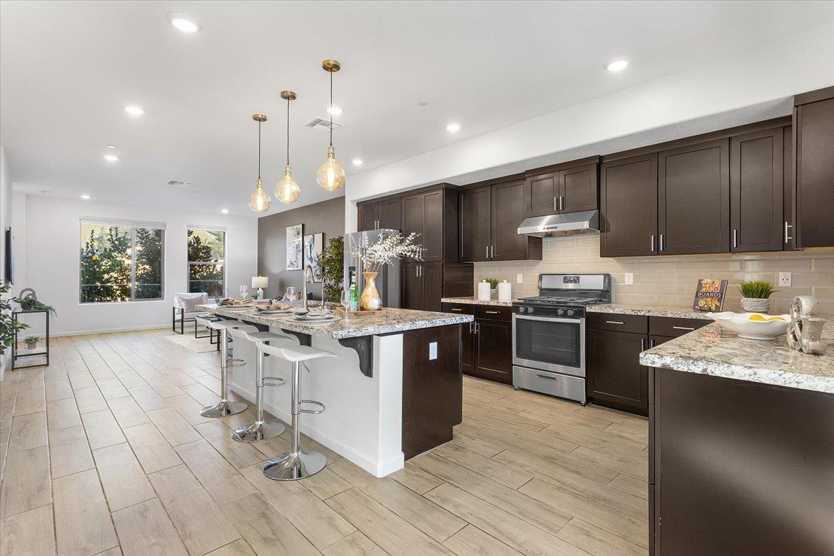 Detail Gallery Image 6 of 34 For 25218 Parklane Dr, Hayward,  CA 94544 - 4 Beds | 3/1 Baths