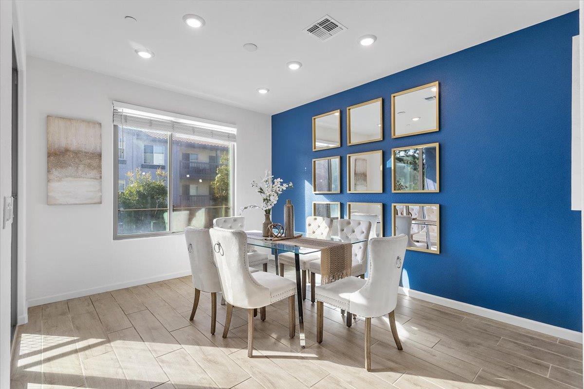 Detail Gallery Image 8 of 34 For 25218 Parklane Dr, Hayward,  CA 94544 - 4 Beds | 3/1 Baths