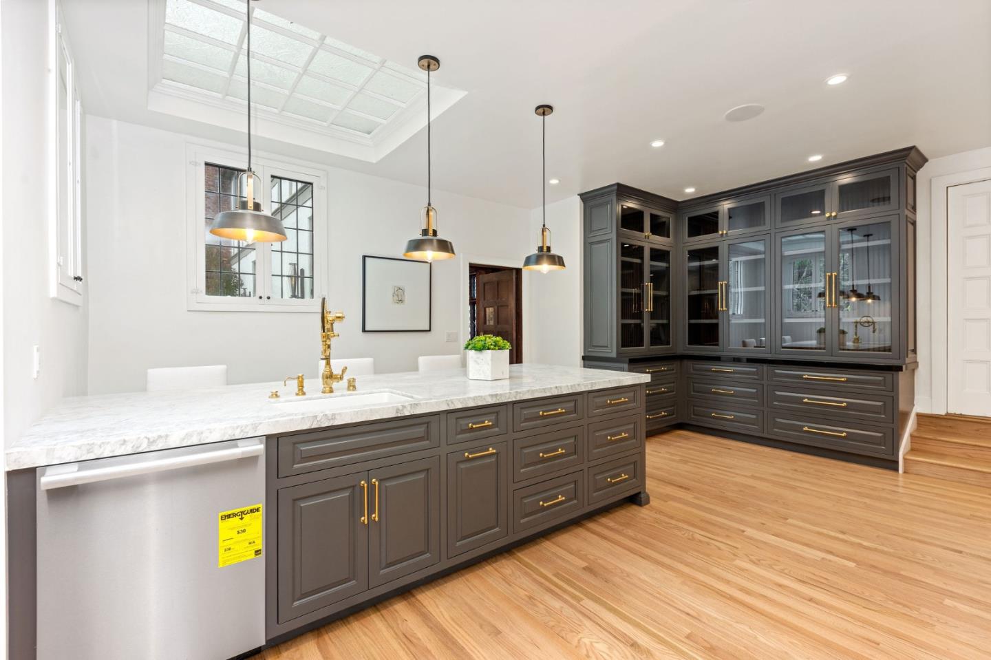 Detail Gallery Image 10 of 59 For 85 Fagan Dr, Hillsborough,  CA 94010 - 9 Beds | 8/1 Baths