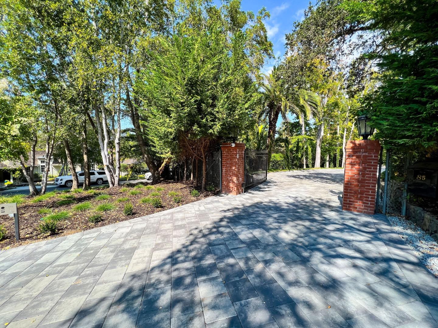 Detail Gallery Image 3 of 59 For 85 Fagan Dr, Hillsborough,  CA 94010 - 9 Beds | 8/1 Baths