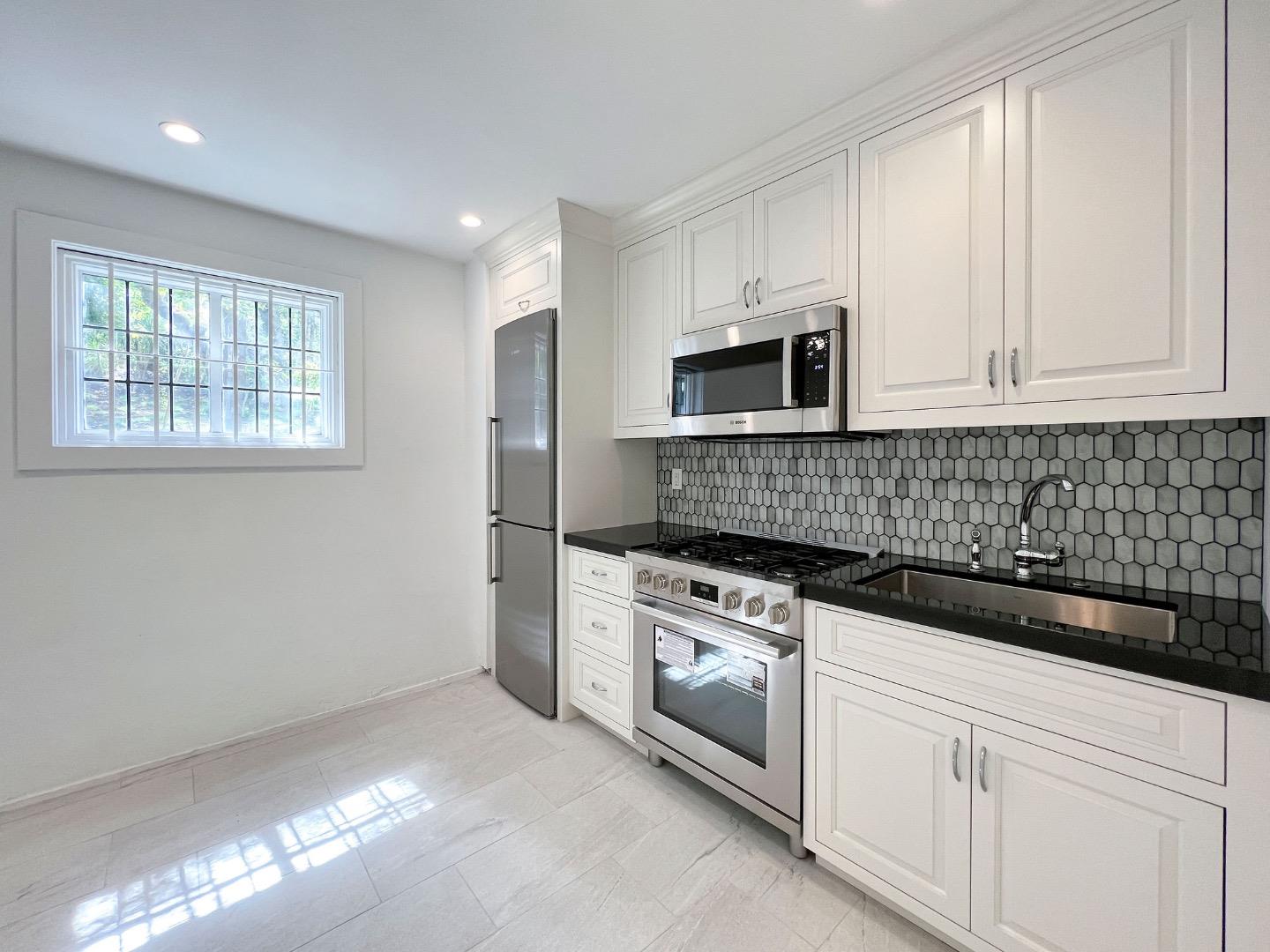 Detail Gallery Image 34 of 59 For 85 Fagan Dr, Hillsborough,  CA 94010 - 9 Beds | 8/1 Baths