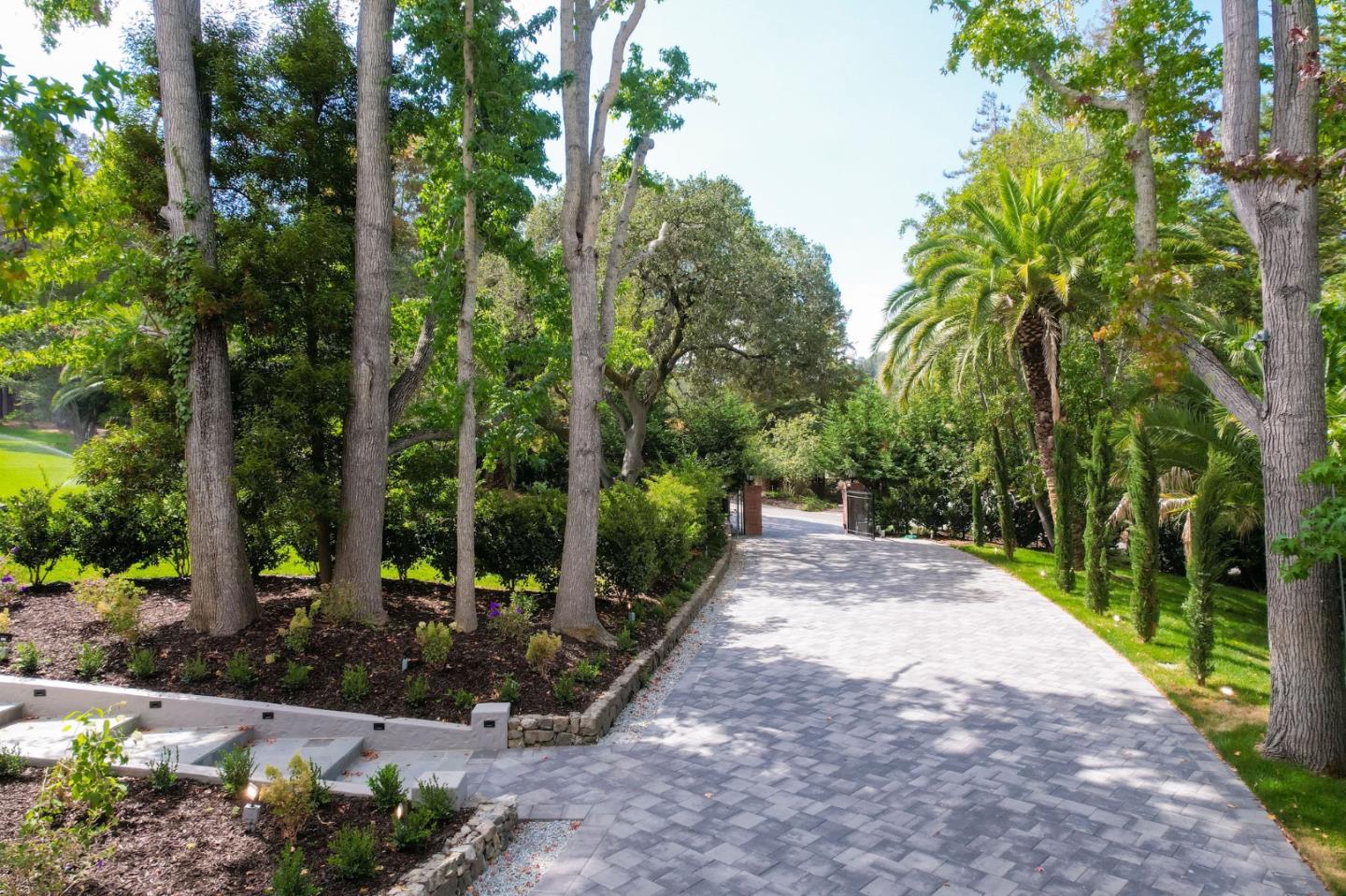 Detail Gallery Image 4 of 59 For 85 Fagan Dr, Hillsborough,  CA 94010 - 9 Beds | 8/1 Baths