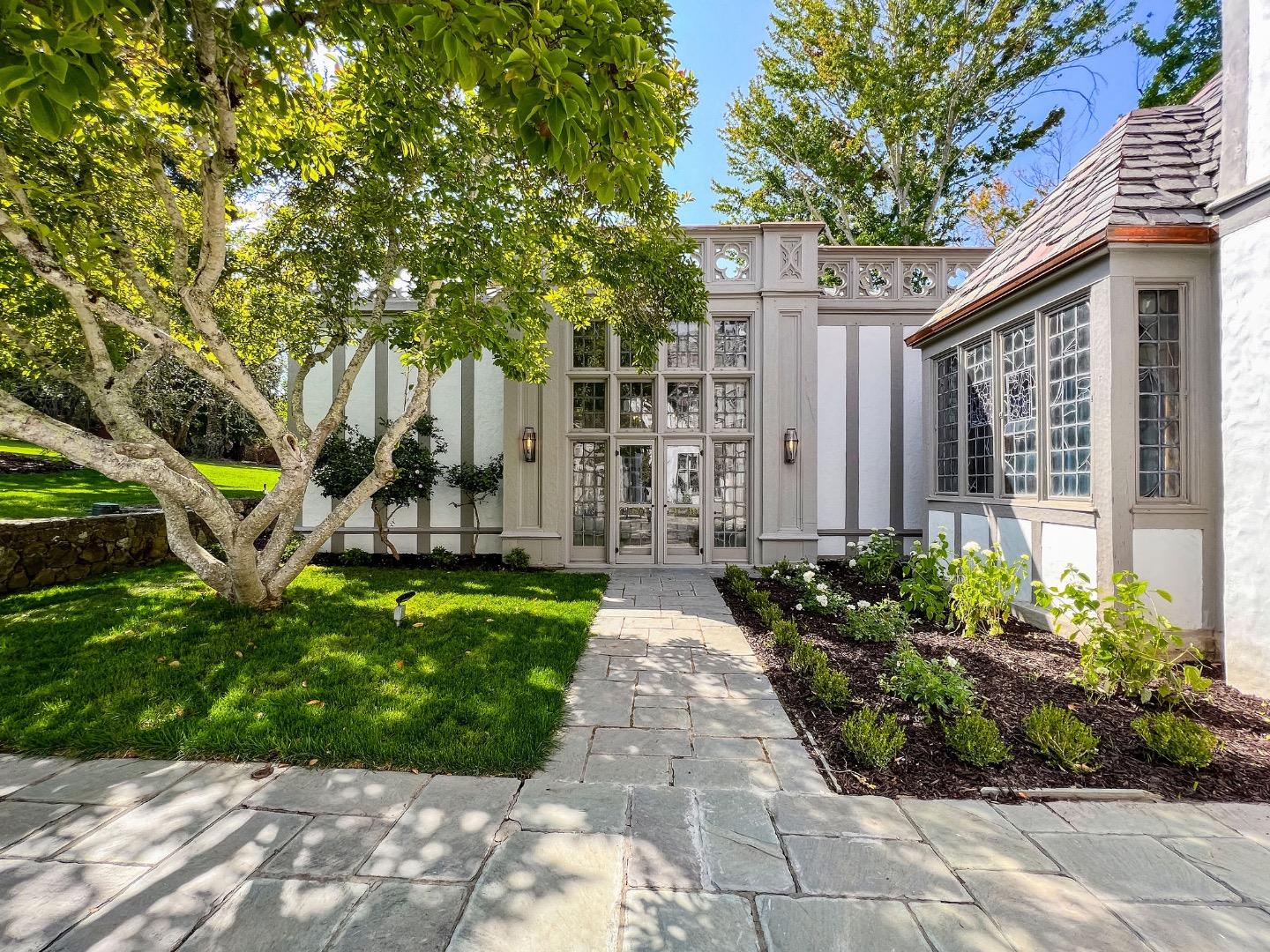 Detail Gallery Image 49 of 59 For 85 Fagan Dr, Hillsborough,  CA 94010 - 9 Beds | 8/1 Baths