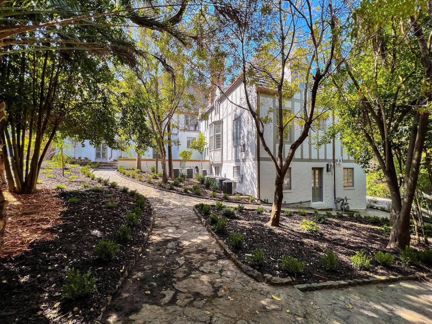 Detail Gallery Image 50 of 59 For 85 Fagan Dr, Hillsborough,  CA 94010 - 9 Beds | 8/1 Baths