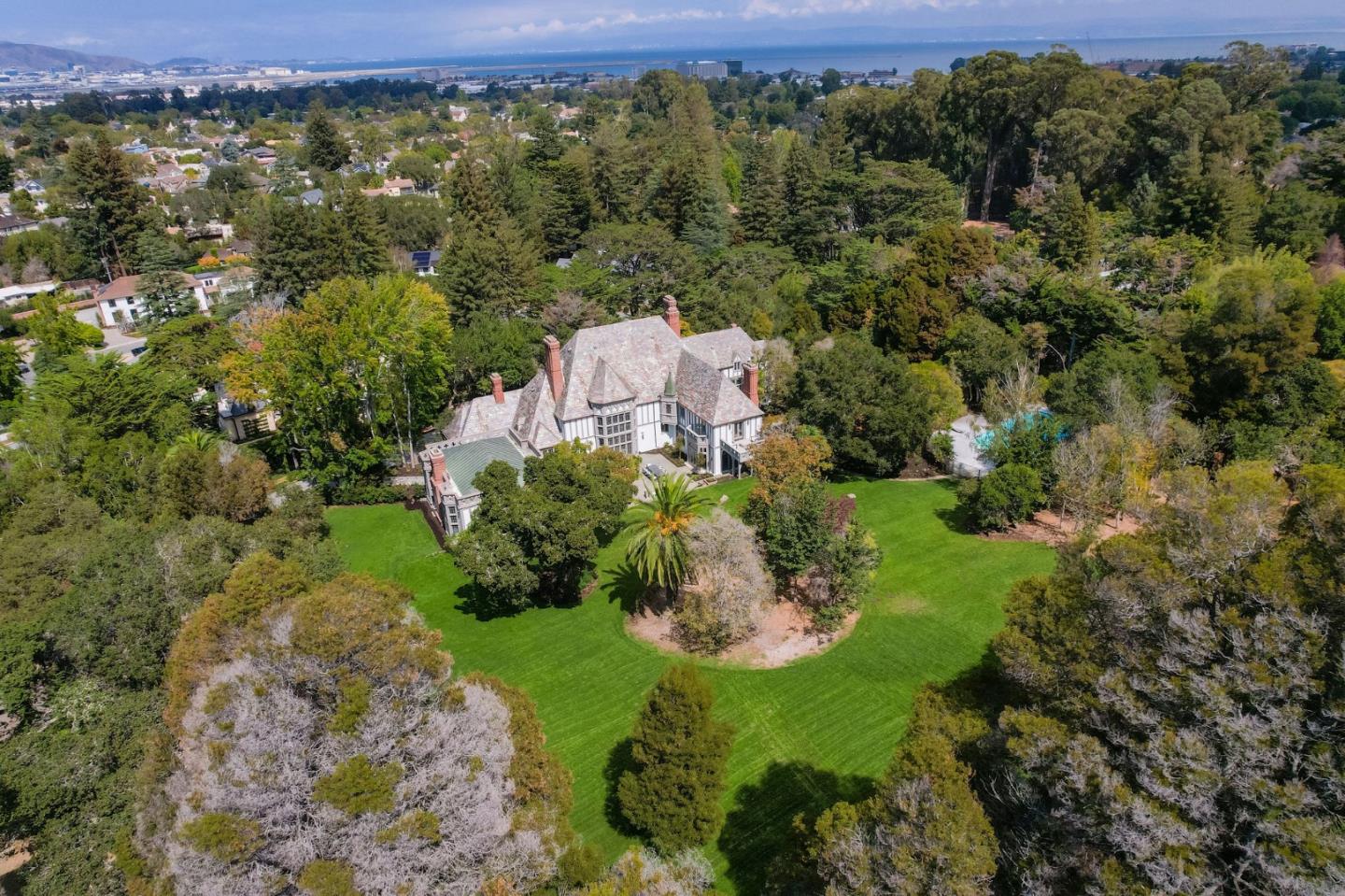 Detail Gallery Image 57 of 59 For 85 Fagan Dr, Hillsborough,  CA 94010 - 9 Beds | 8/1 Baths