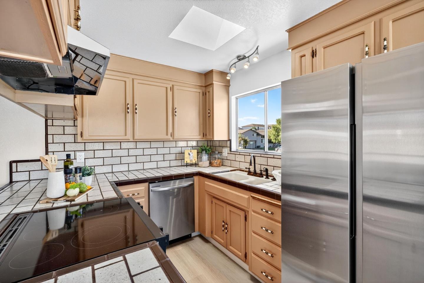 Detail Gallery Image 9 of 67 For 18848 Eisenhower St, Salinas,  CA 93906 - – Beds | – Baths