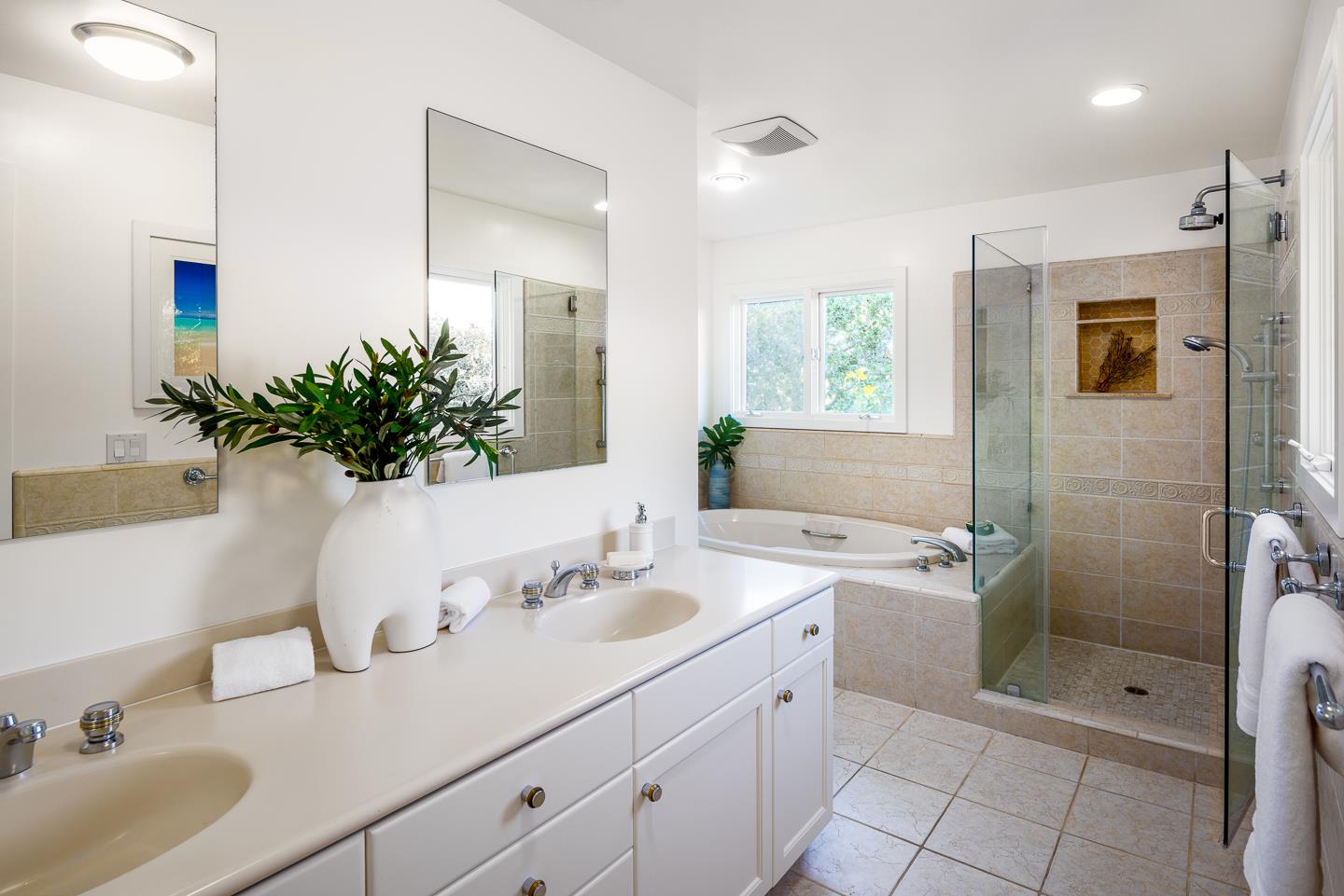 Detail Gallery Image 10 of 17 For 530 Live Oak Ln, Redwood City,  CA 94062 - 3 Beds | 2/1 Baths
