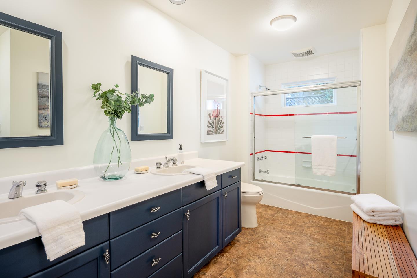 Detail Gallery Image 13 of 17 For 530 Live Oak Ln, Redwood City,  CA 94062 - 3 Beds | 2/1 Baths