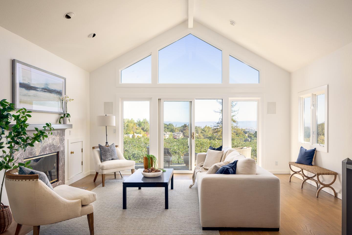 Detail Gallery Image 2 of 17 For 530 Live Oak Ln, Redwood City,  CA 94062 - 3 Beds | 2/1 Baths