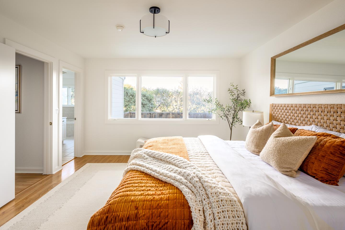 Detail Gallery Image 9 of 17 For 530 Live Oak Ln, Redwood City,  CA 94062 - 3 Beds | 2/1 Baths