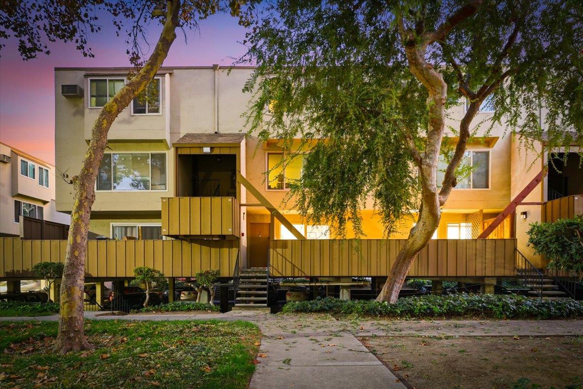 Detail Gallery Image 2 of 37 For 490 Auburn Way #4,  San Jose,  CA 95129 - 2 Beds | 1 Baths